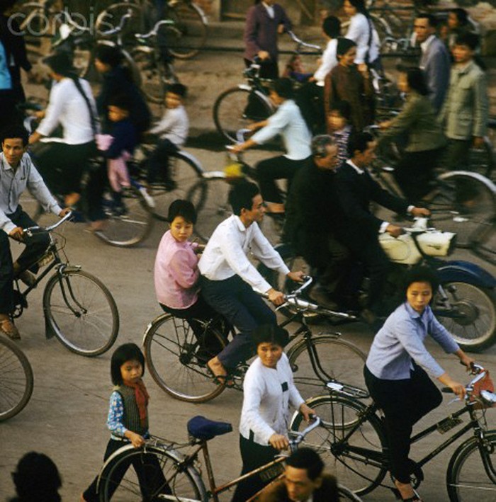 Đường phố Hà Nội năm 1973. Ảnh: Corbis.